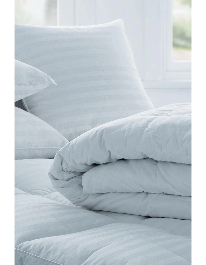 Deluxe Feather & Down Quilt In White - Image 2